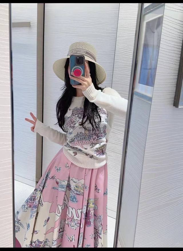 New Dio* floral and letter embroidered heavy knit top