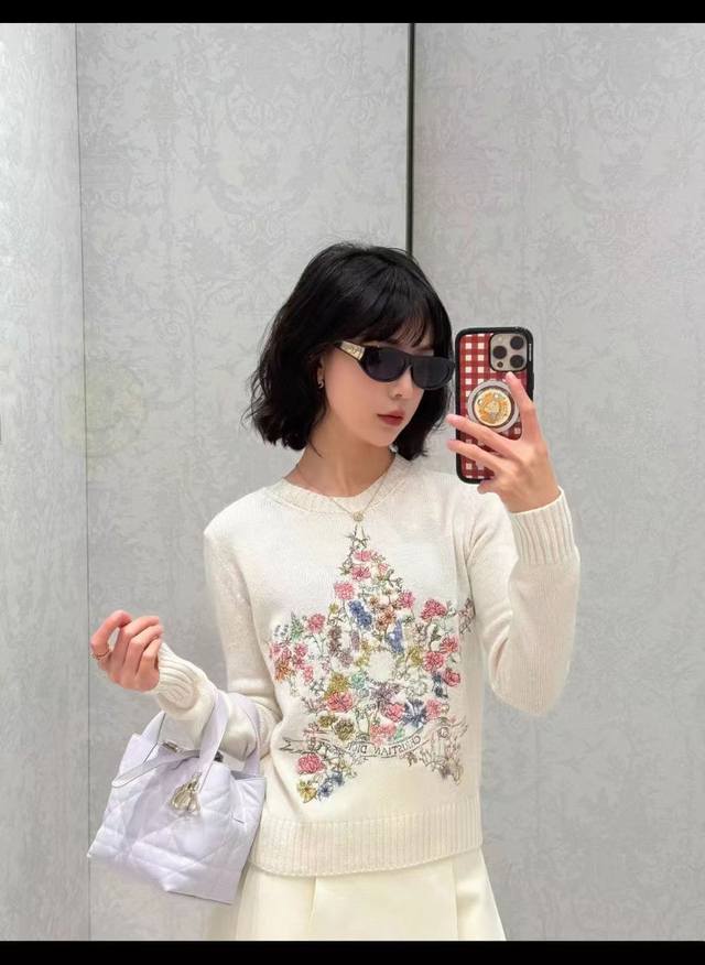 New Dio* Five-pointed star embroidered heavy knit top