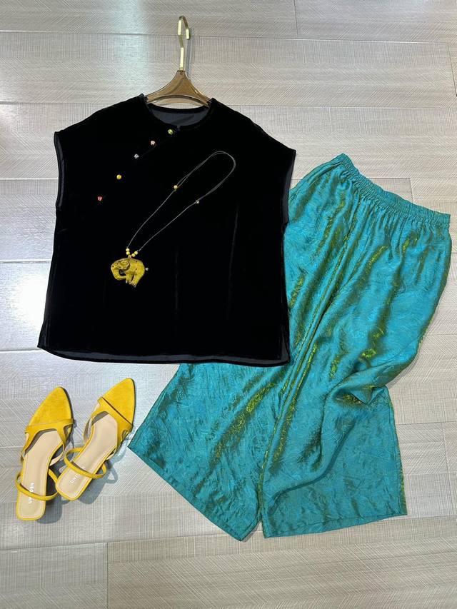 A hot-selling item that keeps turning over! Top made of 100% mulberry silk velv