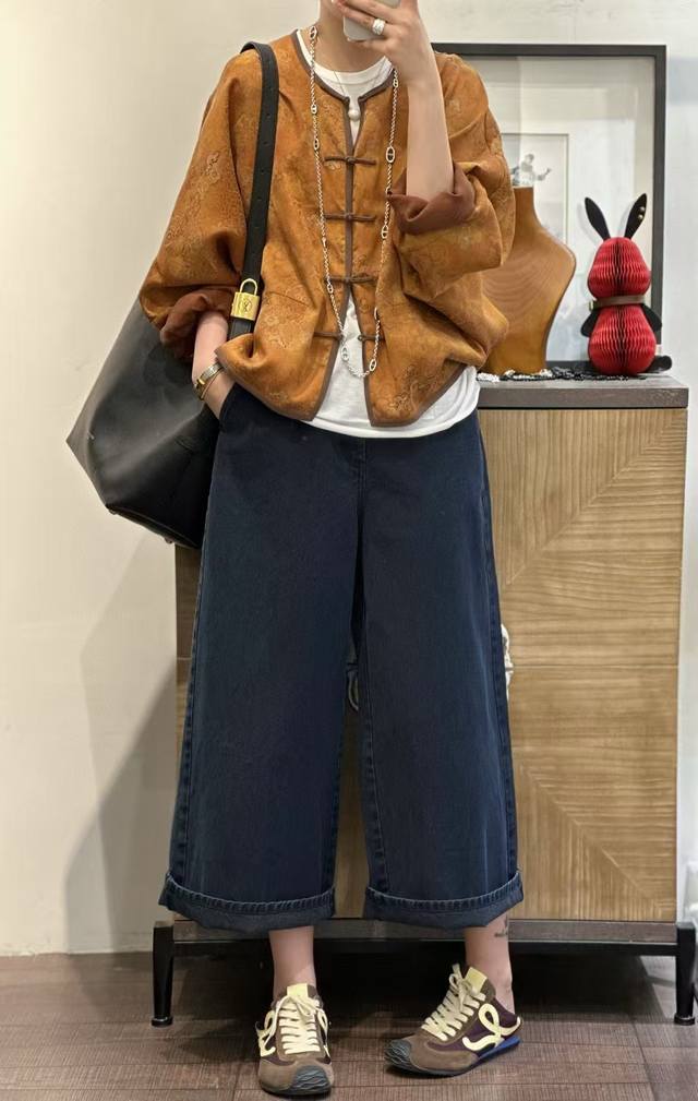 Silk and rayon interwoven auspicious cloud jacket The caramel brown gilded colo