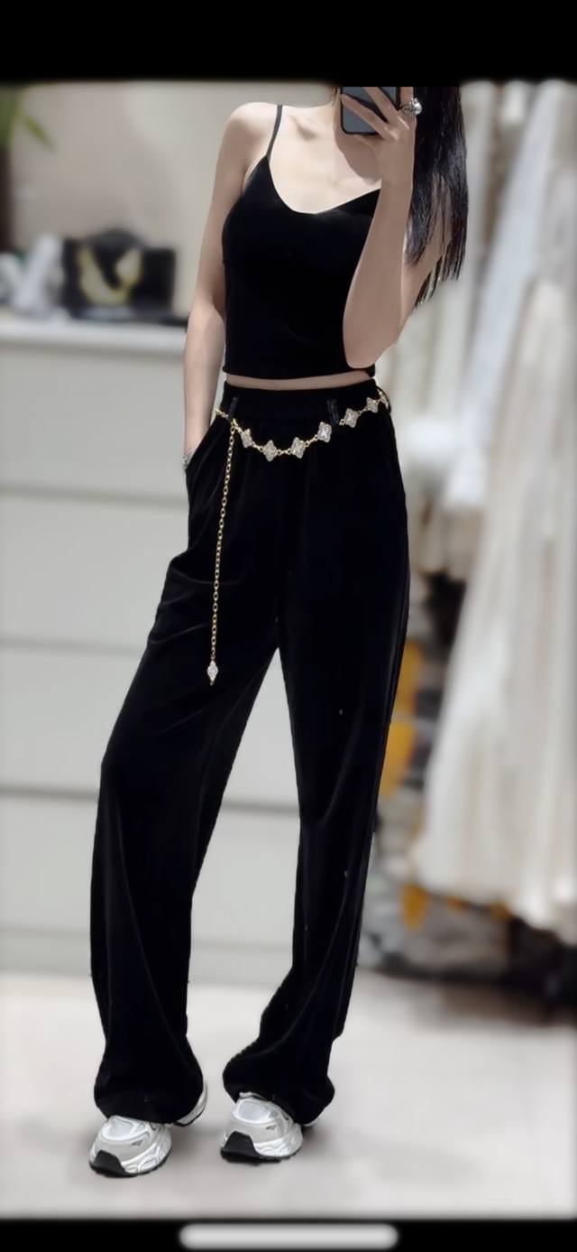 Featured: Hot-selling velvet elastic pants. High-quality velvet fabric feels so