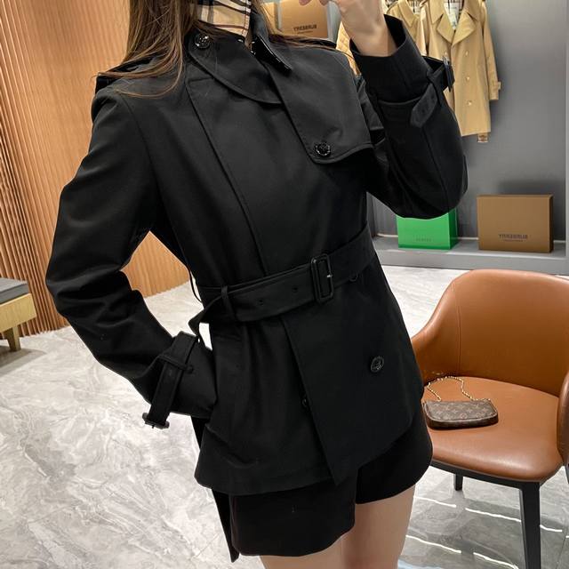 Burbrrr* Windbreaker with elegant lapel and windproof panel design is fashionabl