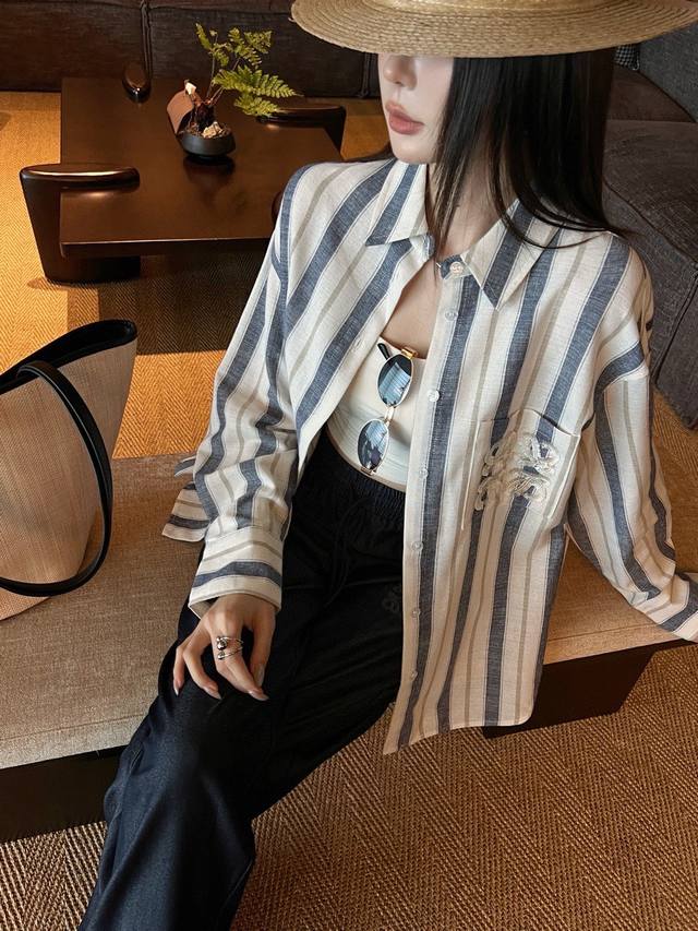 Loe* Loose-fitting custom-woven striped shirt. Made of yarn-dyed linen fabric, l