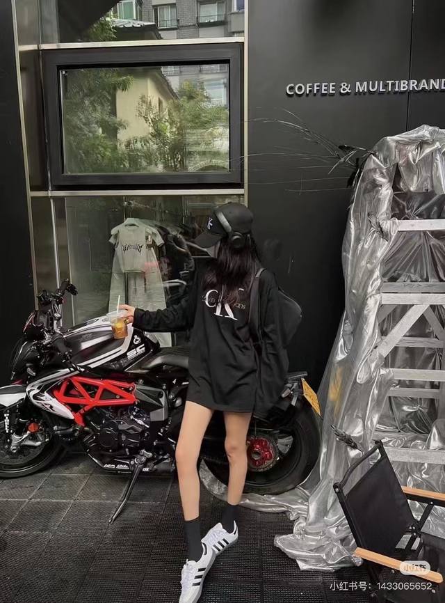 Early autumn new European embroidery Ck long-sleeved T-shirt black and white on