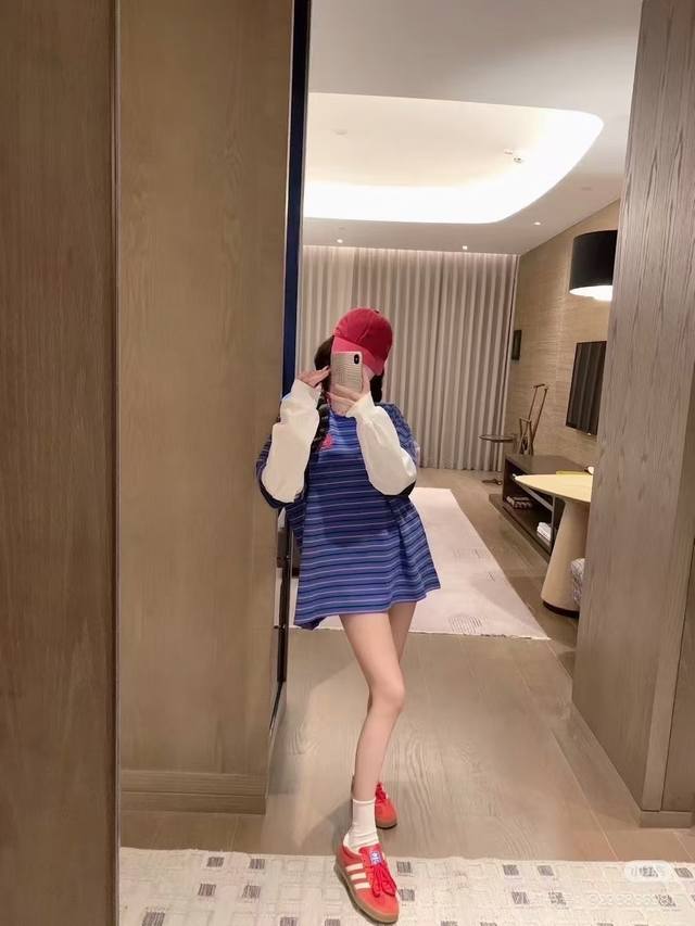 Early autumn new embroidery Bb splicing sleeve striped long-sleeved T-shirt blu