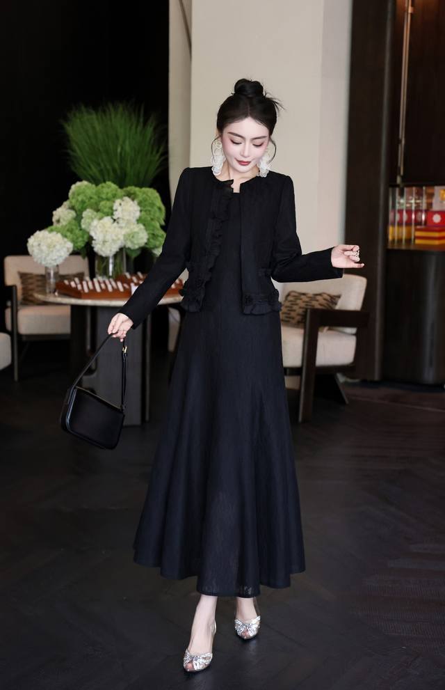 Original small fragrance style round neck crape myrtle flower wood ear edge two