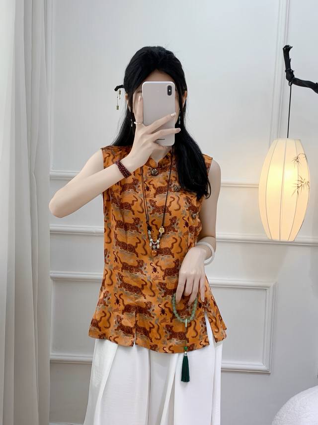 Retro Chinese style stand-up collar jacquard top with exquisite buttons and tra