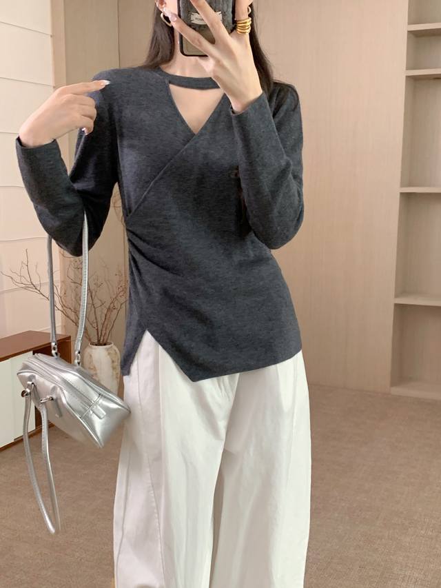 Merino wool pleated slant collar