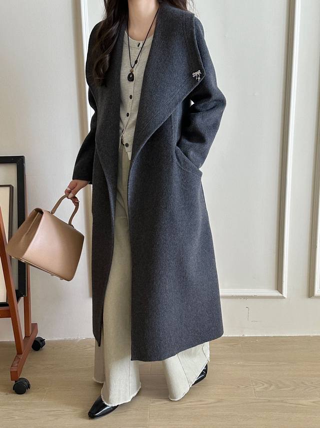 Large visible collar, dark gray, charcoal gray, oatmeal, three colors and two s