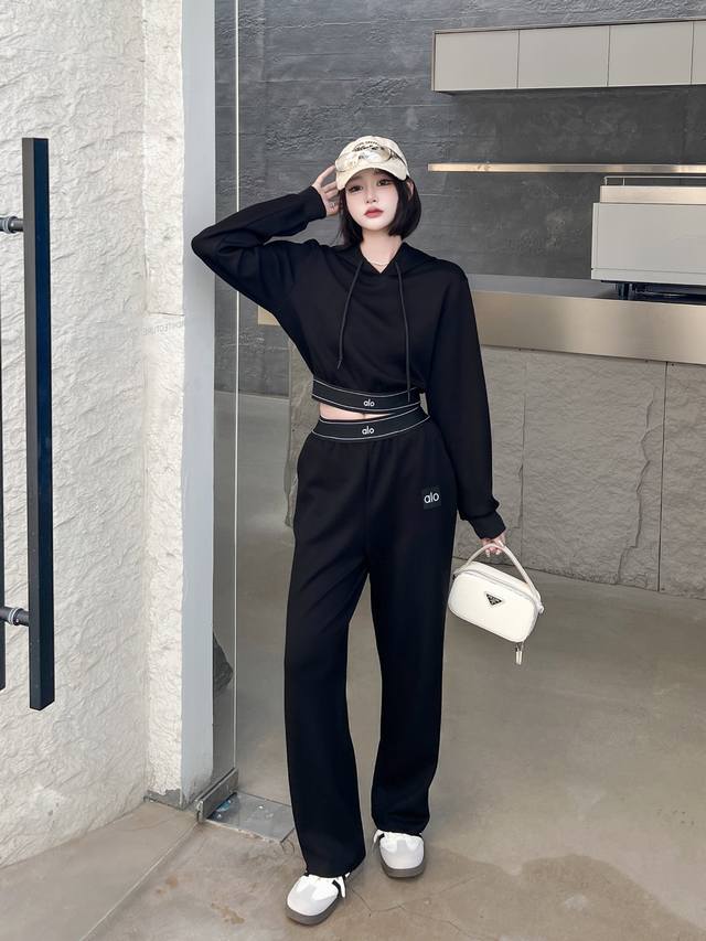 Alo suit is another hot new Alo long-sleeved sweatshirt casual pants suit, a com