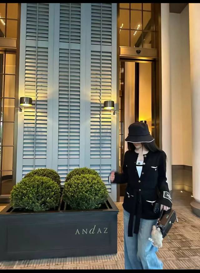 New Chane* Chanel style double C contrast color belt round neck logo embroidere