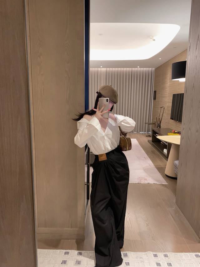 Sml Early Autumn New Loew* Custom Logo Letter Leather Brand Pleated Linen Cotton