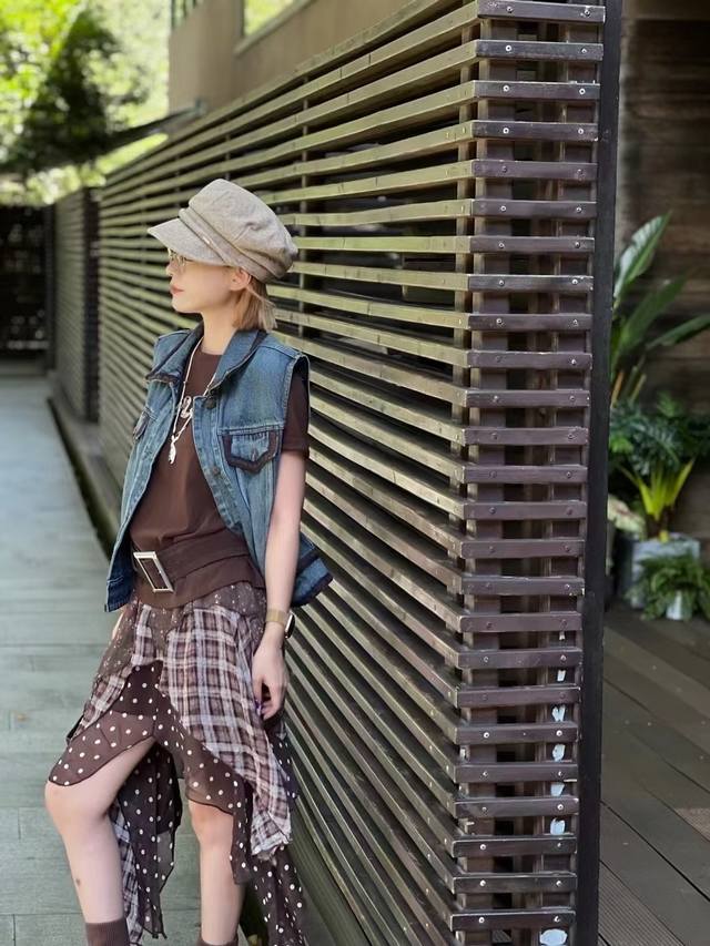 European retro temperament embroidered denim vest classic denim blue retro and