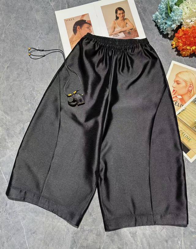 Silky Cropped Pants! Three Colors, Four Sizes!