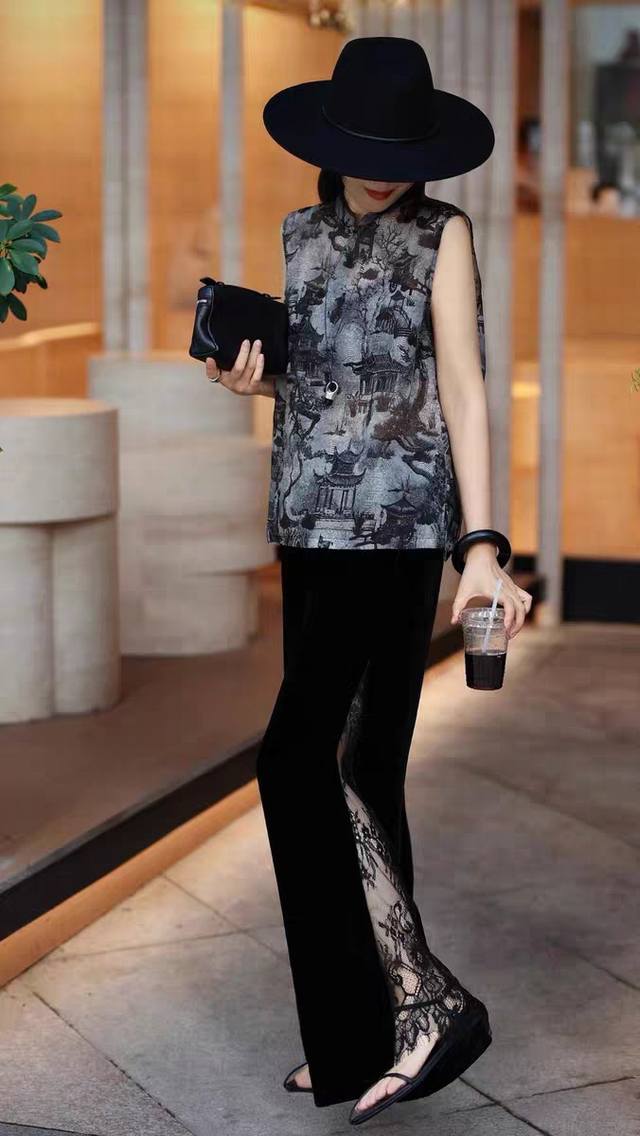 Re-order shipmentSilk velvet splicing hollow lace wide-leg pantsMaterial: 100% s