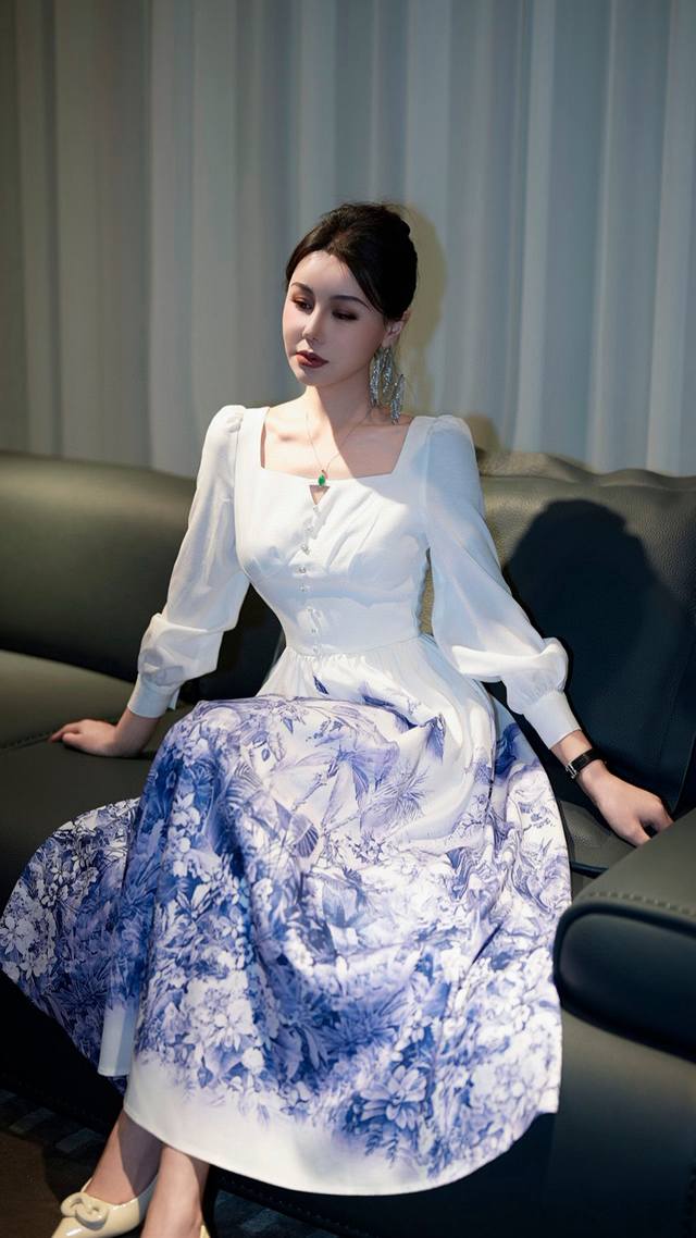 Island Diary Temperament Square Neck Positioning Rich Island Coconut Grove Print