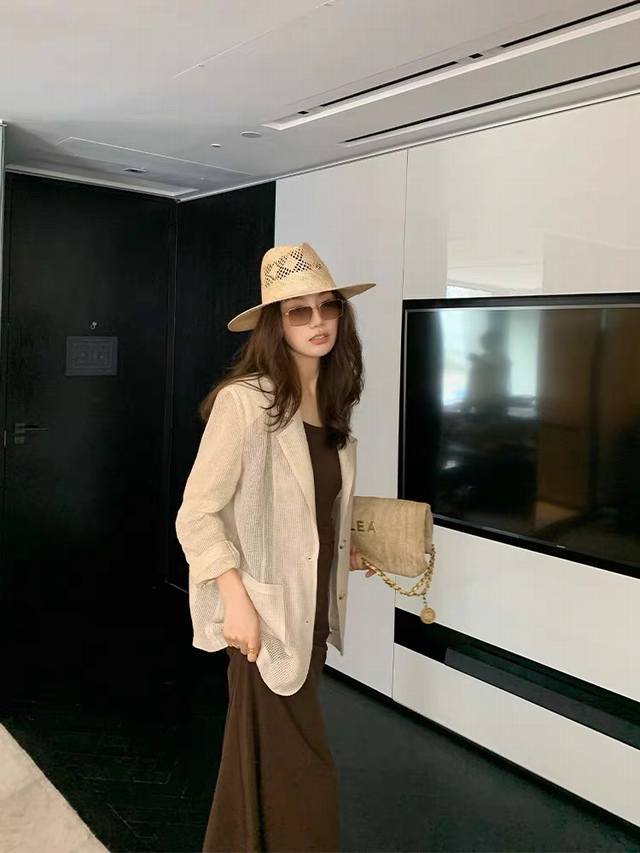 The new autumn style old money hollow suit adopts hollow mesh fabric, which is l