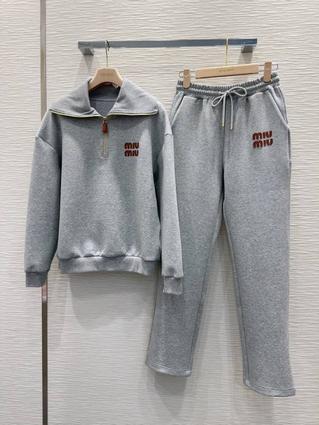 Miu Mi*'s new 2025Fw suits are slimming and stylish, creating a retro and elegan