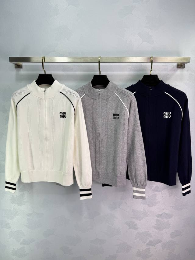 Miumi* 25 new early fall long-sleeved zippered knitted jacket. Woven from wool y