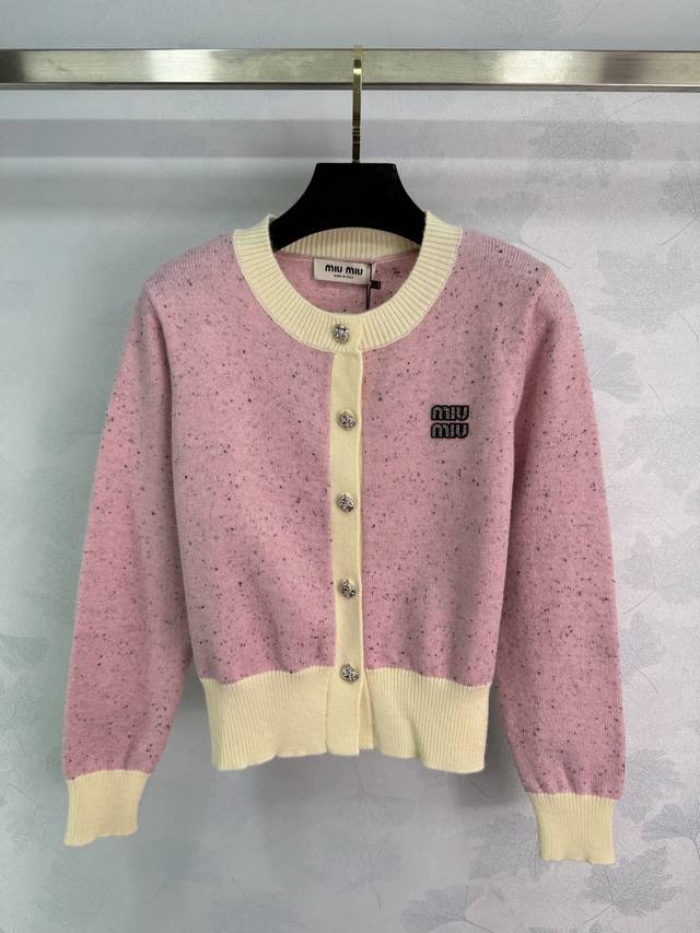 Miu*25's new early fall knitted cardigan features a contrasting color scheme, a