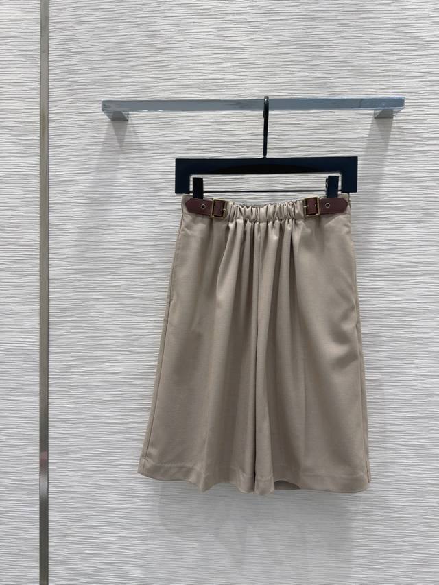 Loe W*E2025Fw new shorts are simple and elegant. Very high-end imported material