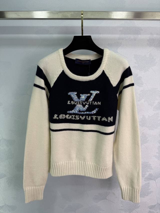 Lou*'s new crew-neck knitted pullover sweater for early fall 2025! Custom-woven