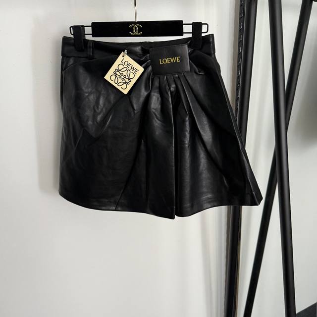 Style No. 20255346 Loew's newest logo leather label pleated waist short skirt,