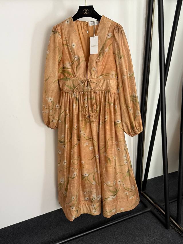 Style No. 20255383 Zimmermann's new V-neck, waist-length lantern-sleeved dress