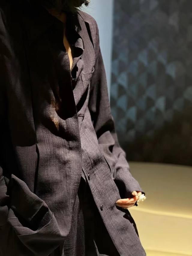 High-end goods mainly promote the old money style lazy and loose feeling linen