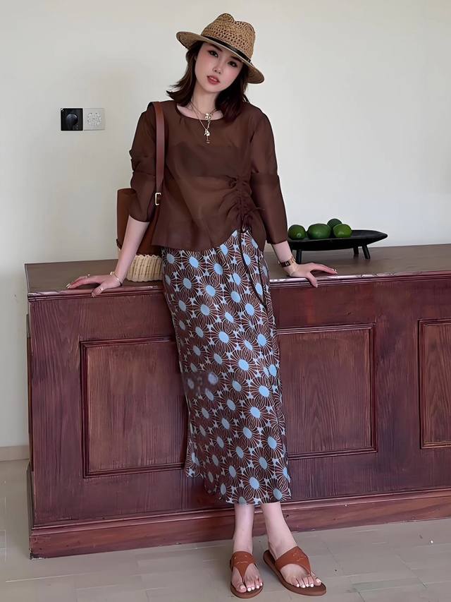 Mainly promotes high-end original design, fashionable and chic drawstring Tencel