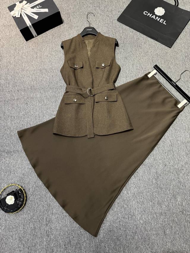 Autumn fashion! Elegant vest with fishtail skirt set! Light luxury style high-en