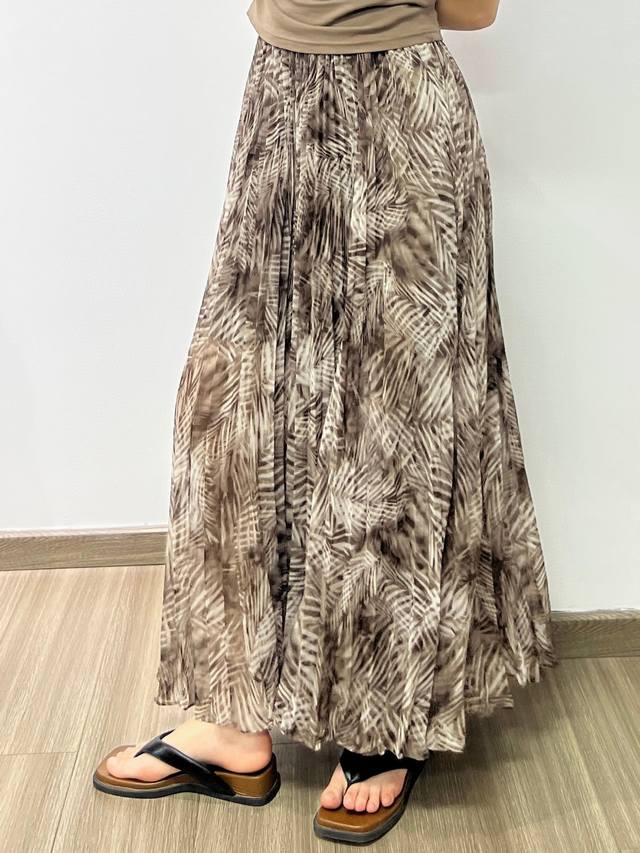 Oversized pleated skirt Color: Black, Dark Brown, Green Size: Smlxl