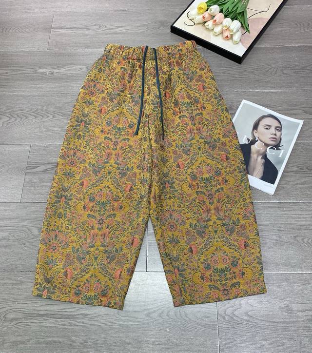 Hot-selling fashionable and versatile chenille jacquard scimitar pants are now a
