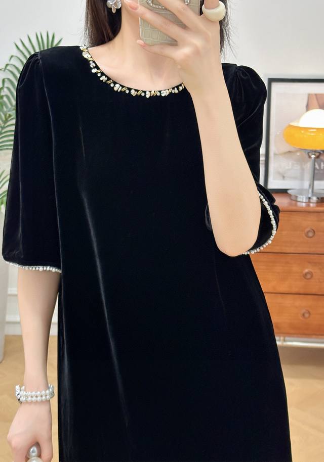 New autumn style super hit, silk velvet round neck hand-beaded mid-sleeve dress