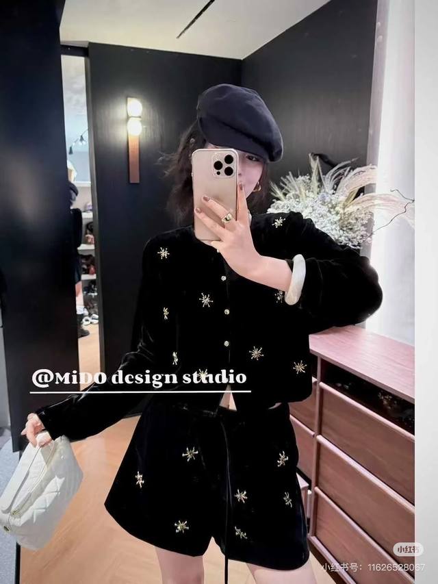 New for early autumn, 100% silk velvet two-color beaded small jacket Fabric: Si