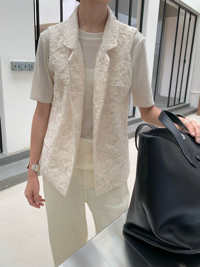 Lace embroidered vest with multiple wears Color: White Size: Smlxl