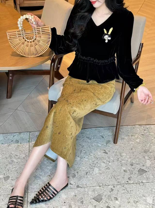 Hot new arrivals Early autumn European fashion V-neck loose rabbit brooch lace s