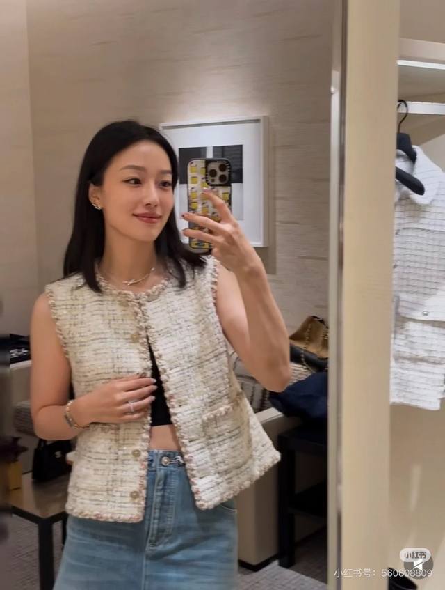 25A Handicraft Series Tweed Sleeveless VestSuper exquisite gray, white and gold