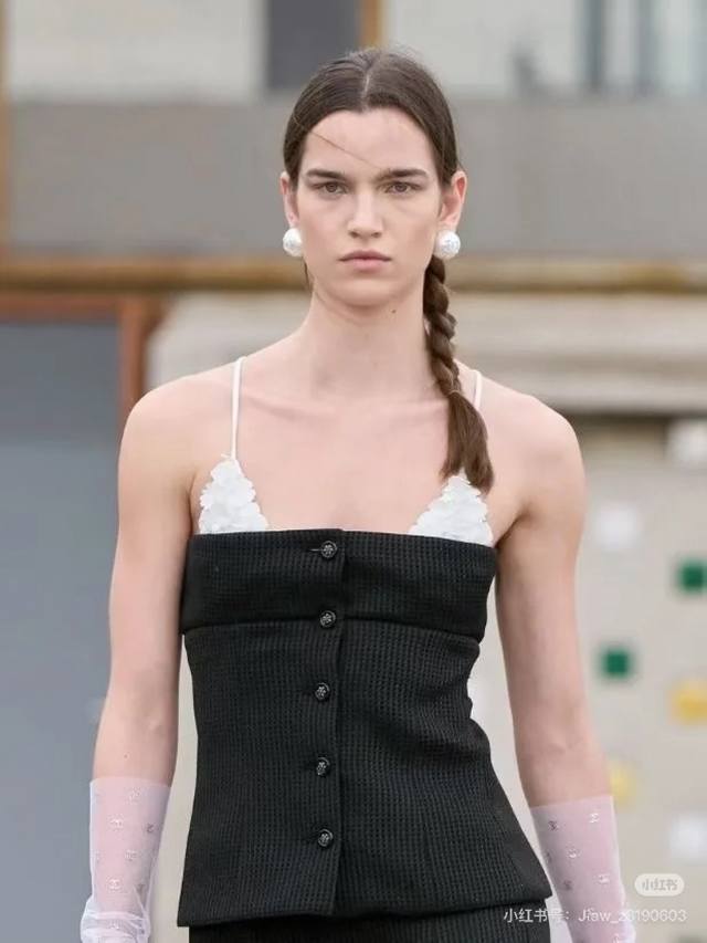 25Ss new black and white color matching three-dimensional flower knitted suspend