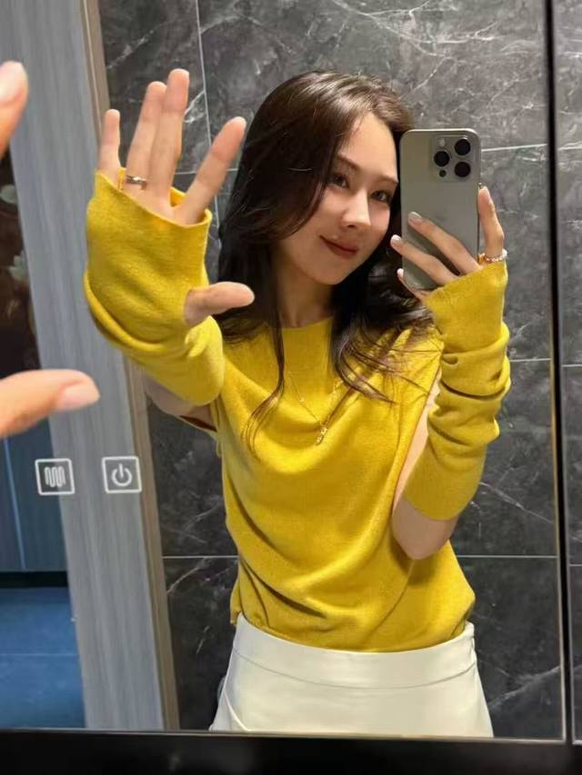 Romantic and aesthetic atmosphere two-piece suit Unique sleeve design is fashion