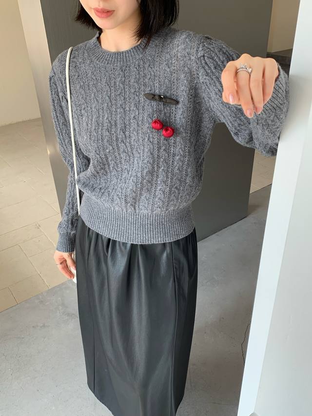 Name: 2025 Autumn and Winter New All-Wool Round Neck Puff Sleeve Pullover Small