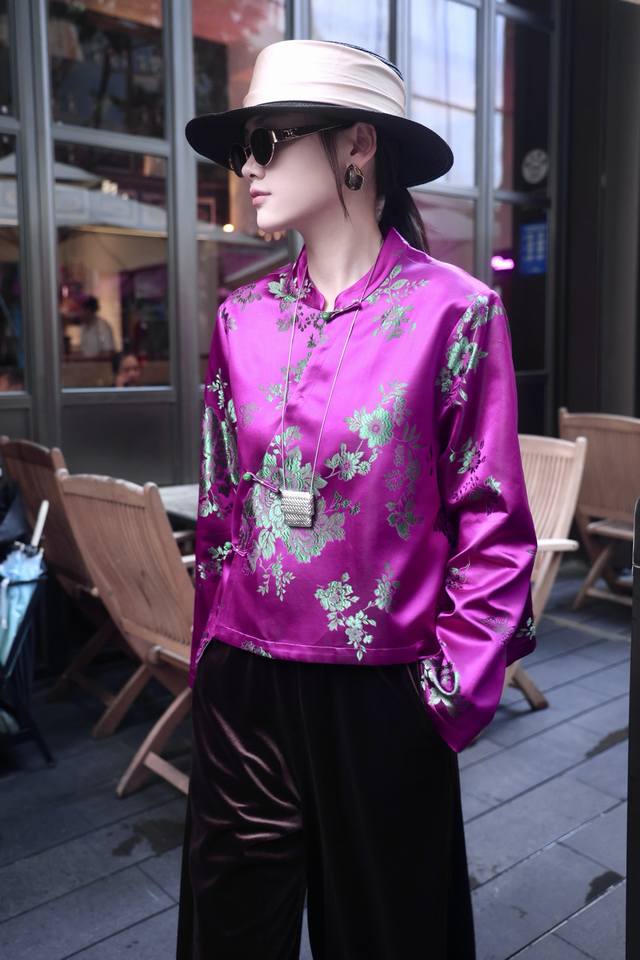 Hot new arrivalOld satin oblique collar temperament long sleeve topFabric: 30 mu