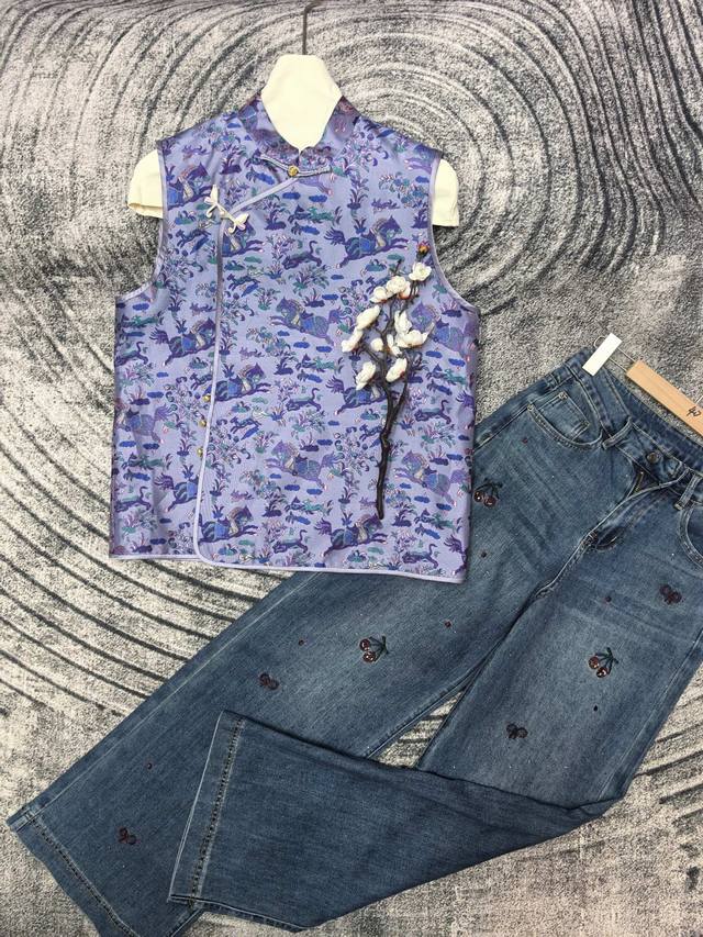 New autumn and winter shipping silk brocade vest, the whole piece of pit edge,