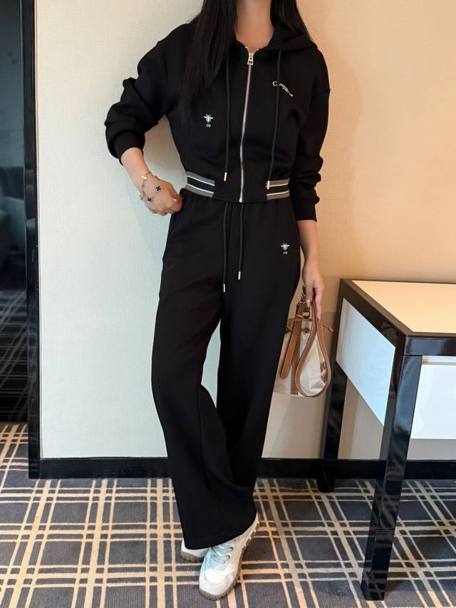 25Ss new embroidered letter casual suit is fashionable, handsome, and has a clas