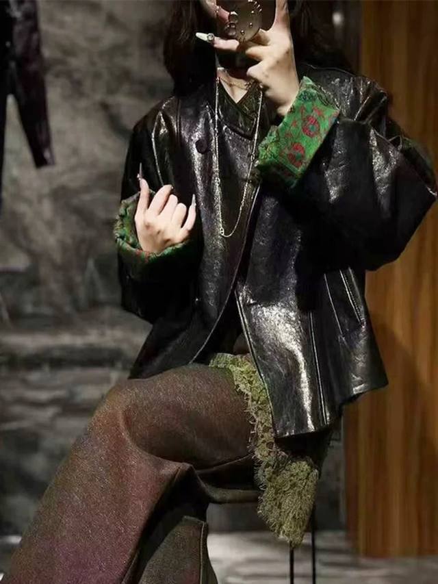 A stunningly retro reversible leather jacket. When cool leather meets a gorgeous