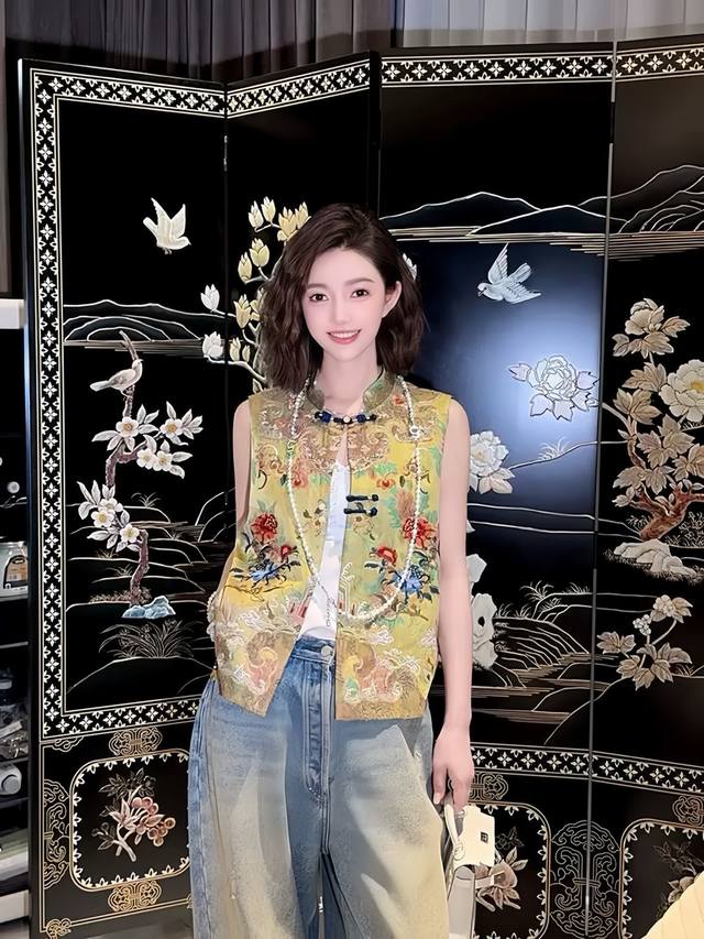 Invincible hot-selling Chinese-style buttoned stand-up collar vest with gorgeou