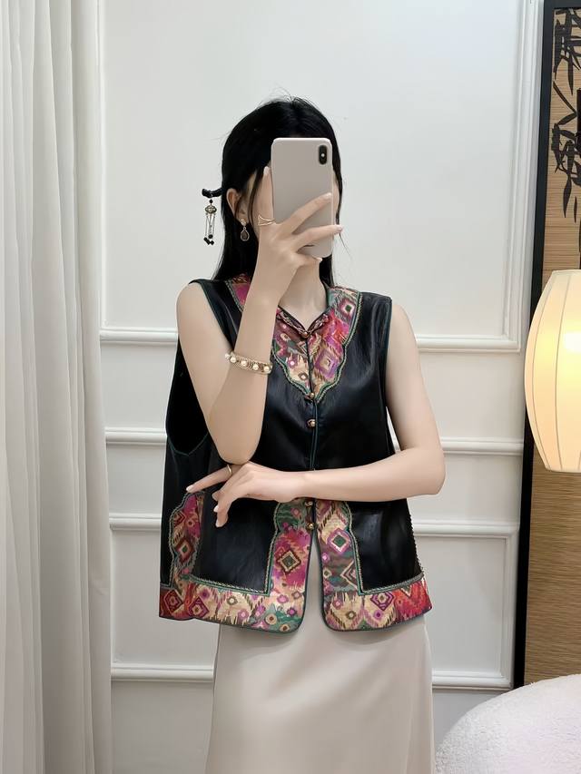 A hot item is coming! This high-end, heavily crafted, buttoned, patchwork leathe