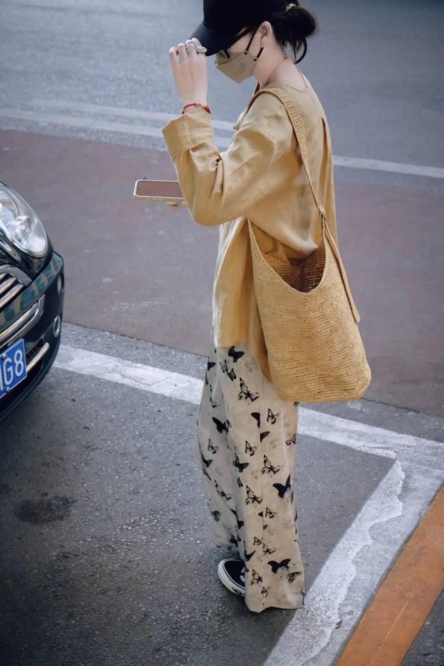 Ink-dyed butterfly elastic waist wide-leg pants, the trouser legs are smart and