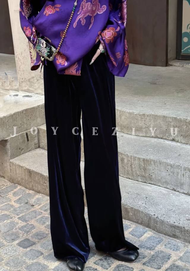 Best-selling Miu high-end velvet straight pants, luxurious and elegant, velvet f