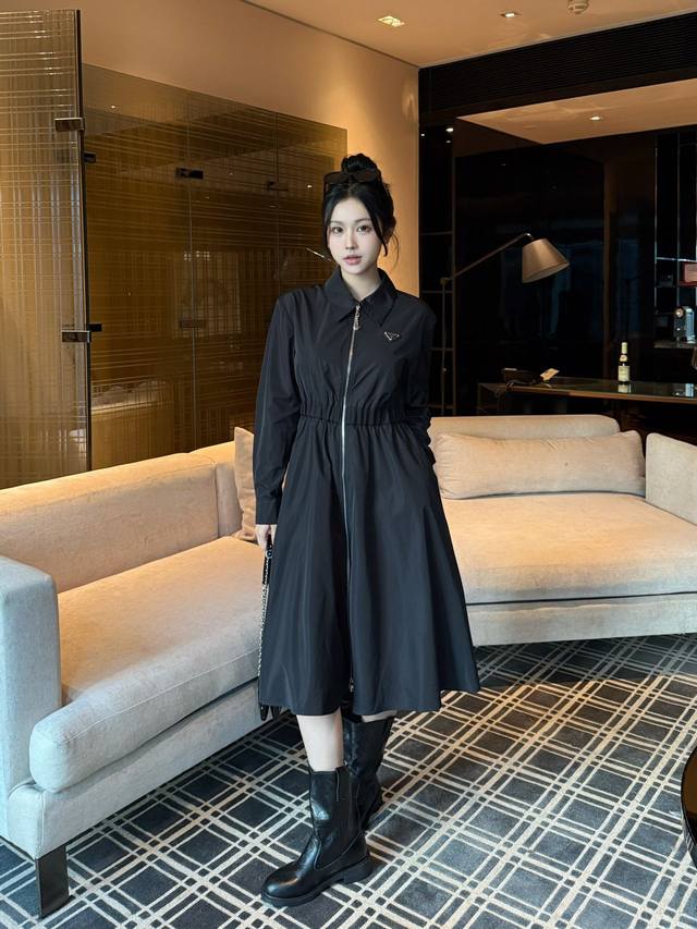 25Ss new nylon dress with a handsome and stylish American sports style. It is ve